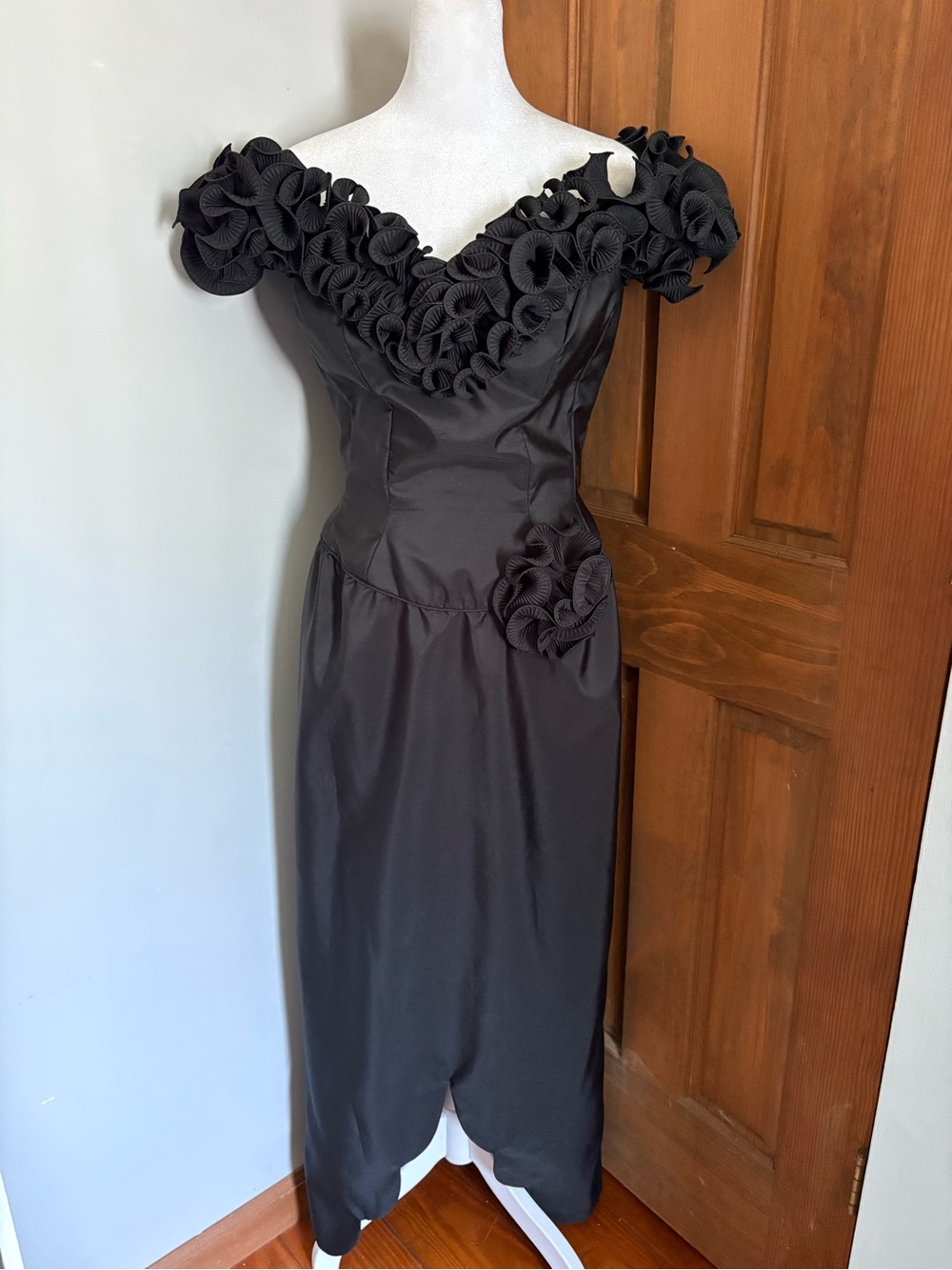 Vintage Mike Benet Formals Size 14 Floral Ruffle Black Formal Dress Gown Evening